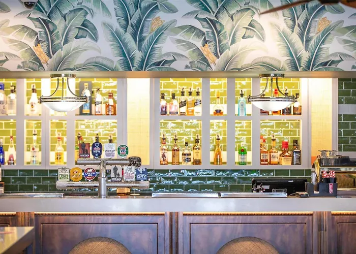 Luxury hotel only: Nightcap At Commercial Hotel