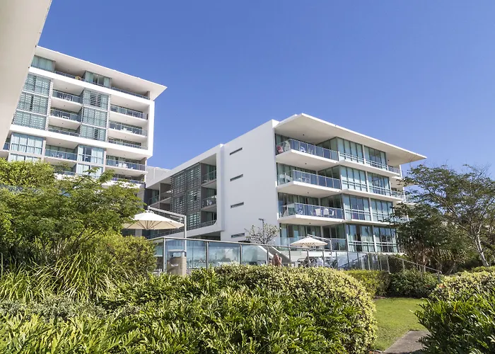 Luxury hotel only: Ultiqa Freshwater Point Resort Broadbeach