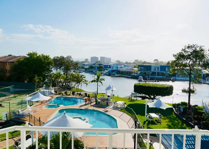 Family Hotel: Pelican Cove Waterfront Apartment
